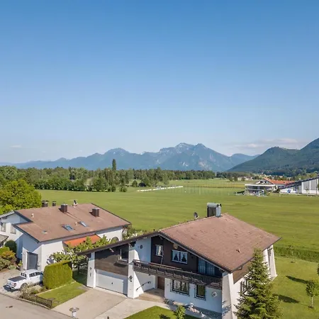 Direkt Zwischen Chiemsee U Alpen Dg * بيرناو ام شيمسي