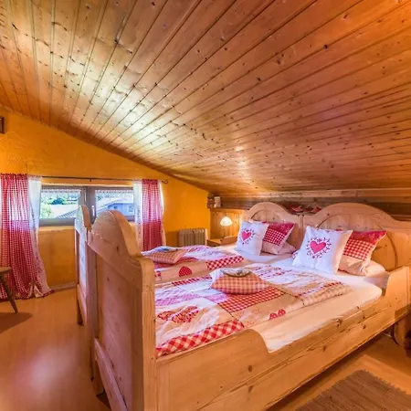 Direkt Zwischen Chiemsee U Alpen Dg * بيرناو ام شيمسي